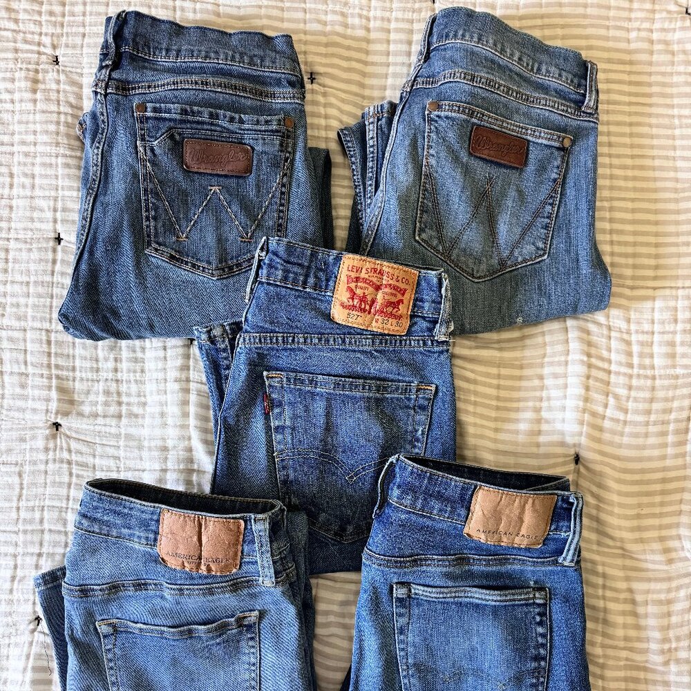 Men’s Jeans Bundle - 5 Pairs (Wrangler, Levi’s, American Eagle) - Size M